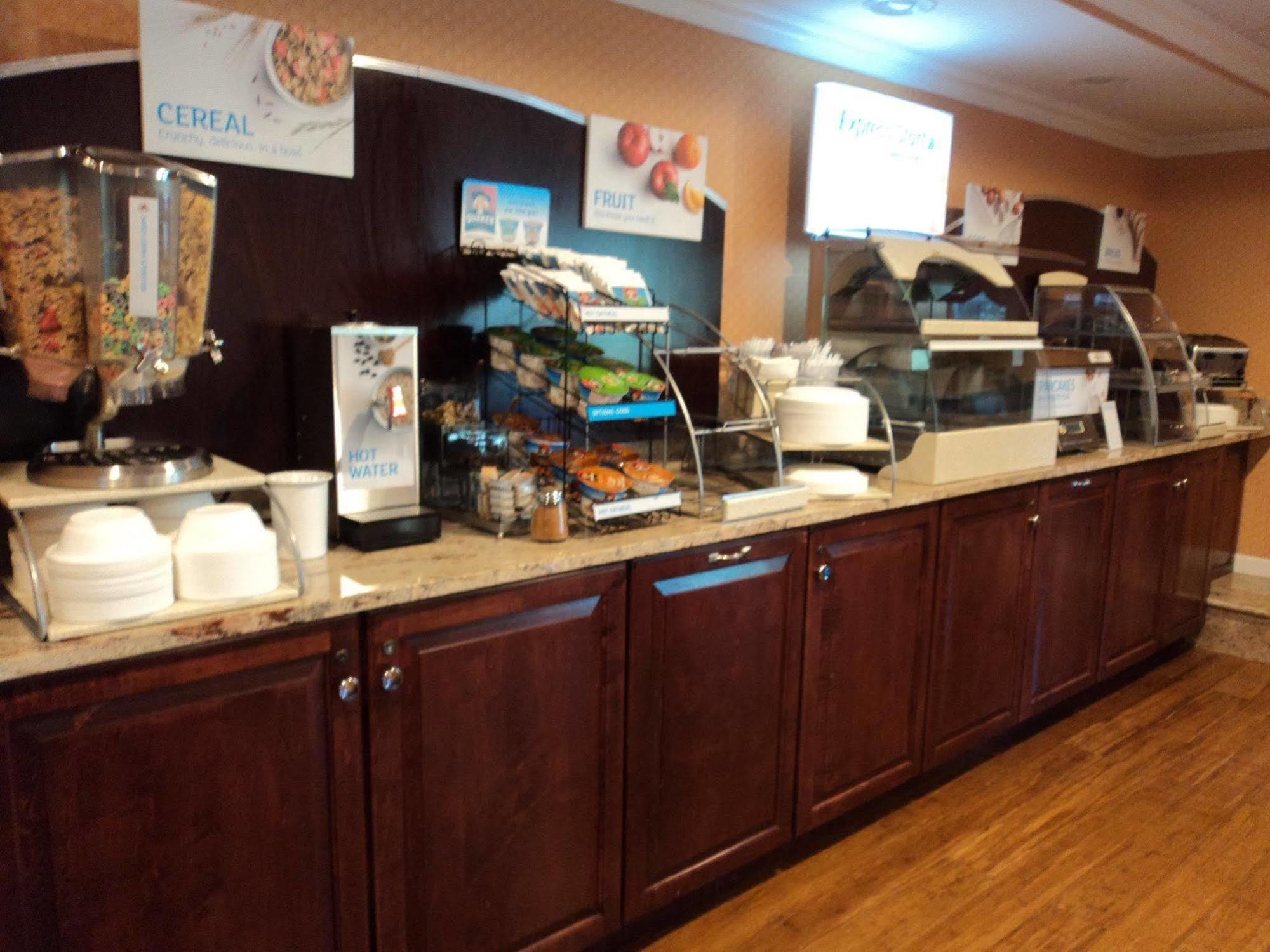 Holiday Inn Express Harrisburg Sw - Mechanicsburg By Ihg Екстериор снимка